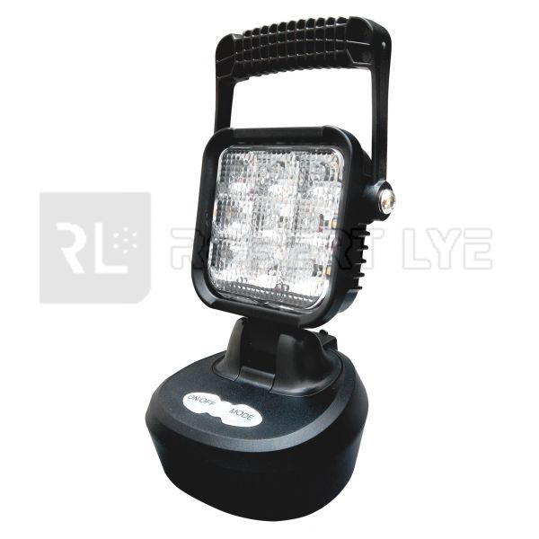 Square, magnetic, rechargeable work light - ROBERT LYE